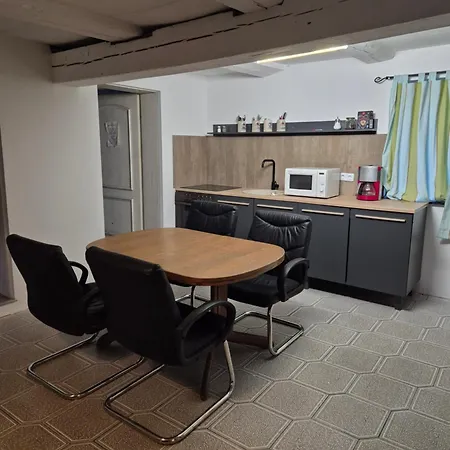 Apartment Montage Zum Walnussbaum