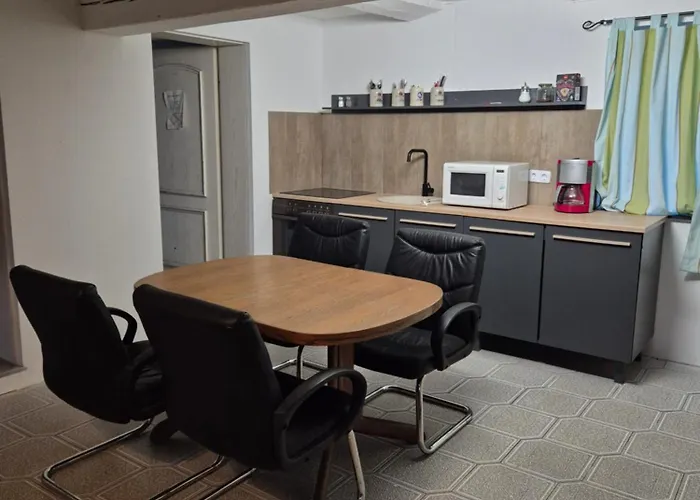 Apartment Montage Zum Walnussbaum